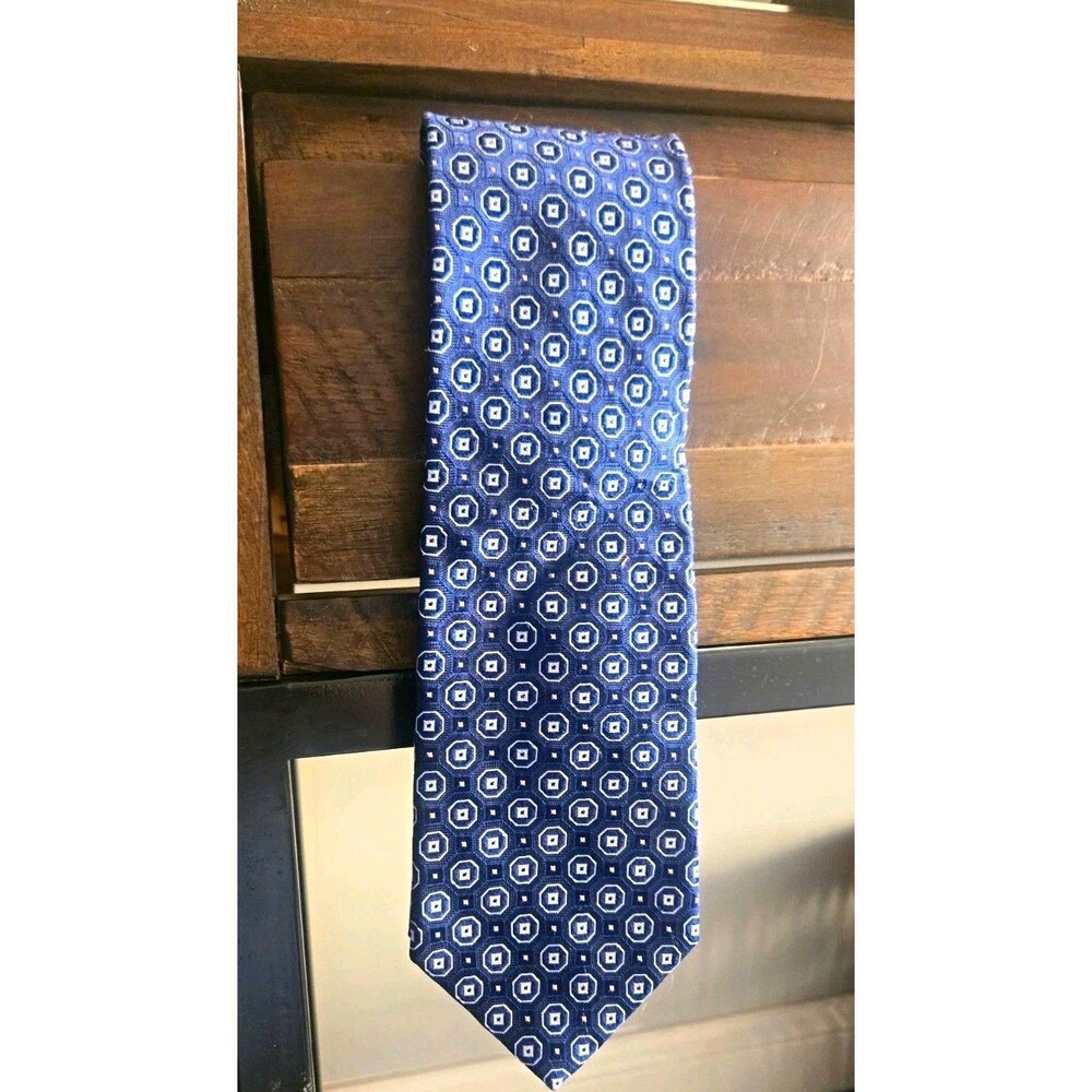 Tommy Hilfiger Men's Silk Woven Geometric Tie – Blue White Pink Logo